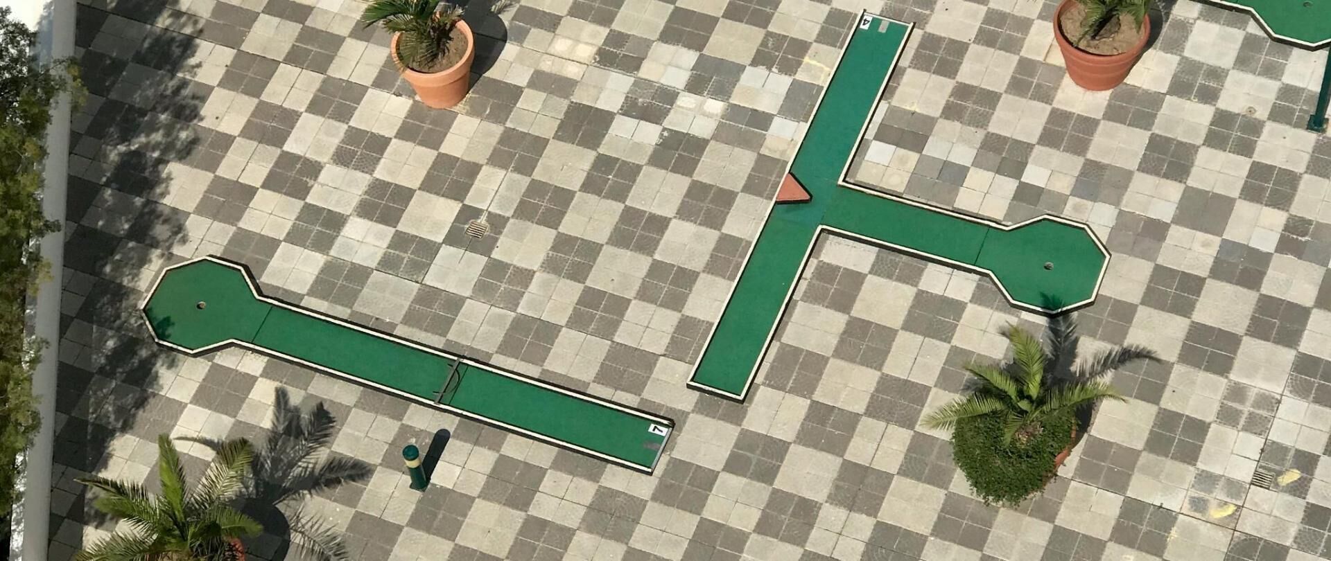 mini-golf