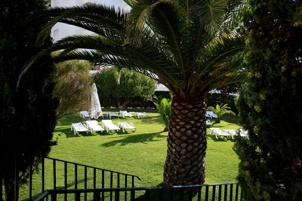 indoor pool, 2 outdoor pools, pool loungers