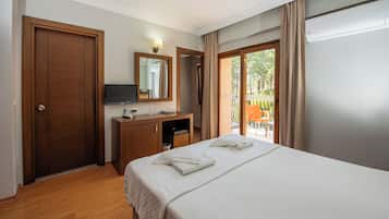 Family Room | Premium bedding, minibar, blackout curtains
