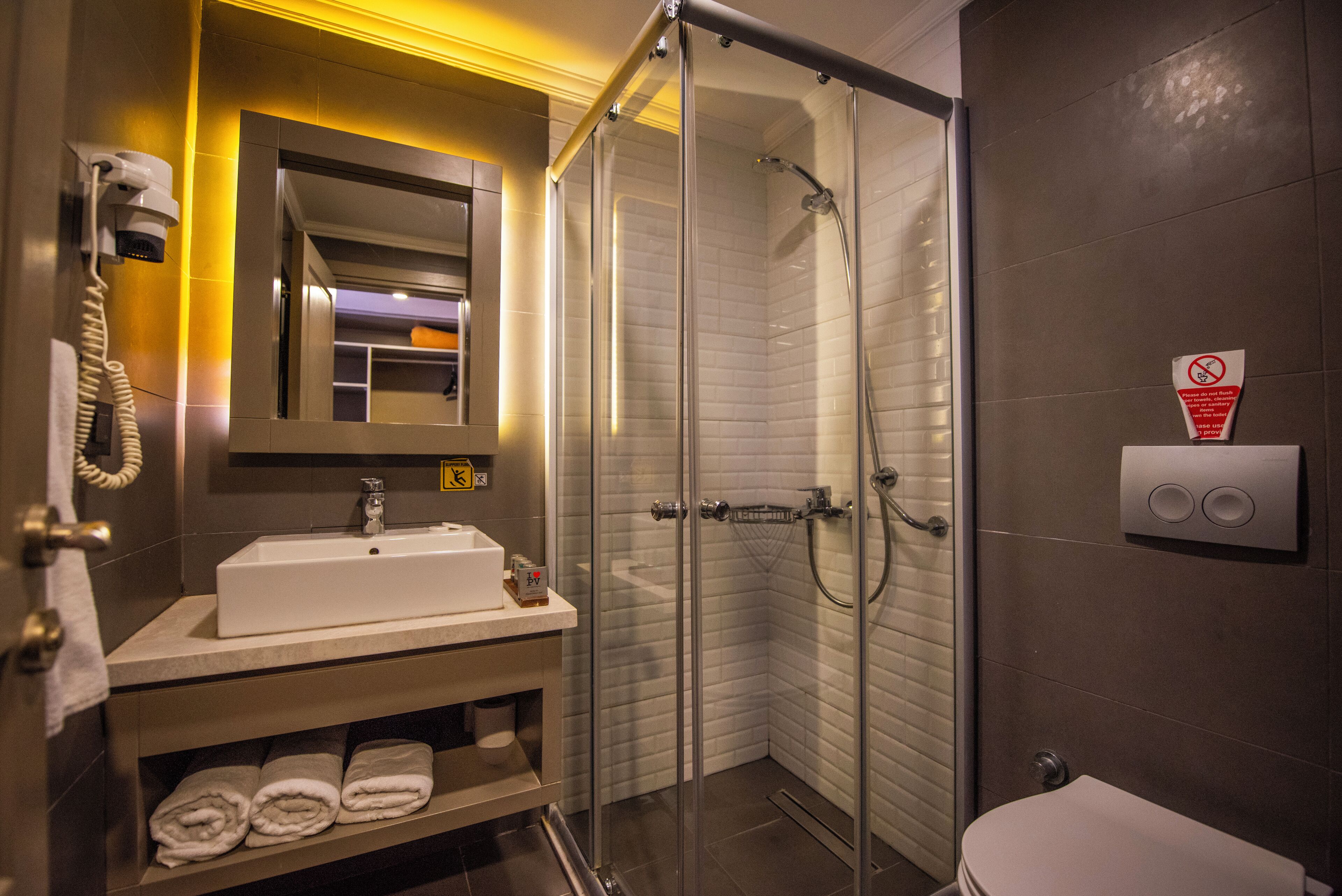 standard double or twin room | bathroom | shower, free toiletries, hair dryer, slippers