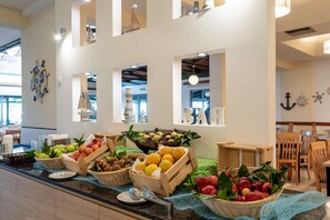 Breakfast, lunch and dinner served  - Mediterraneo Hotel - All Inclusive (Hersonissos)