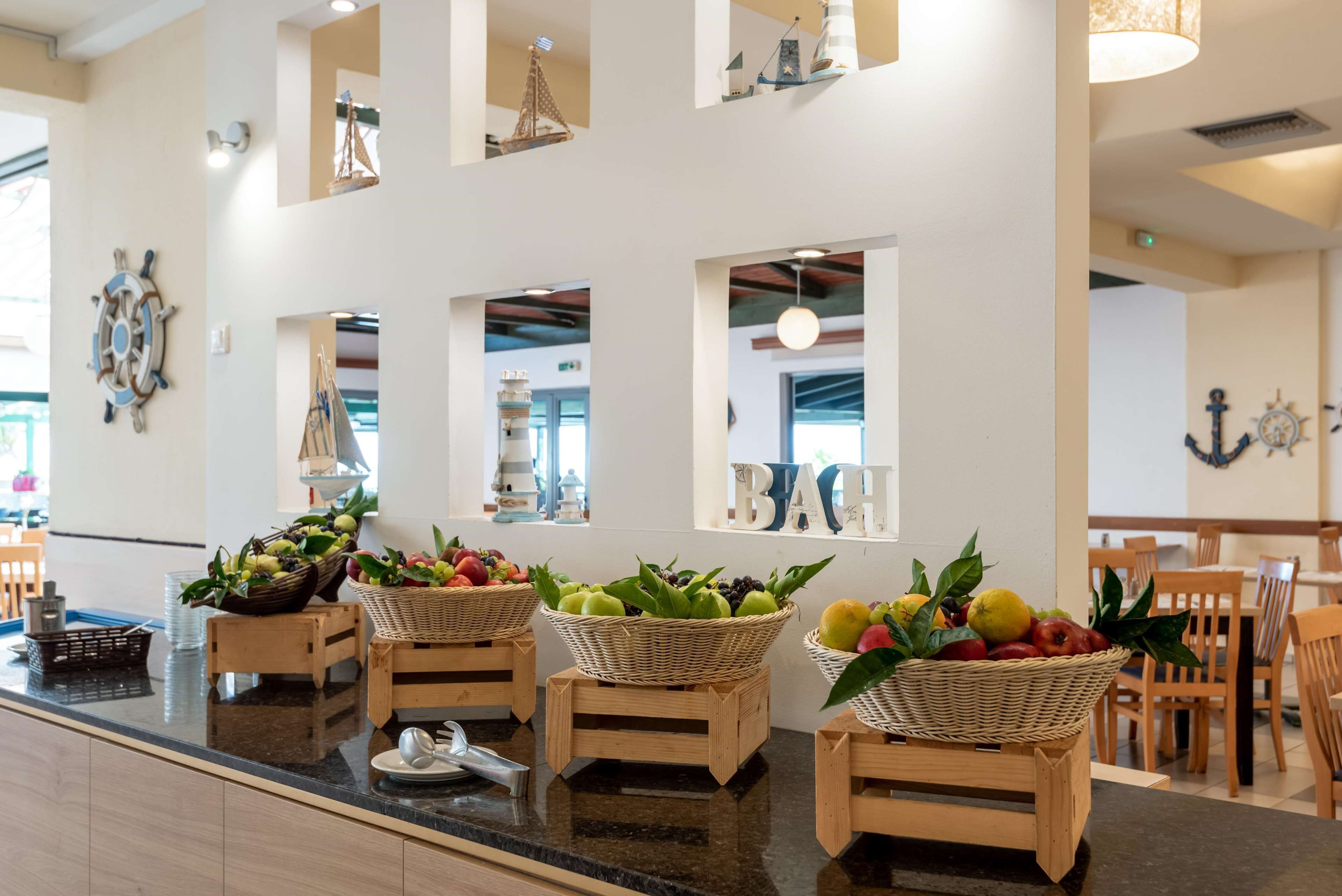 Breakfast, lunch, dinner served; pool views 