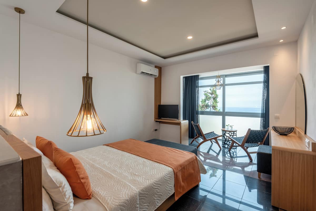 Executive Suite | 1 bedroom, blackout curtains, WiFi, bed sheets