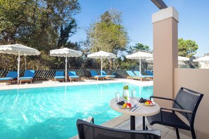 Double or Twin Room (Sharing Pool)