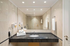 Double or Twin Room, Garden View | Bathroom