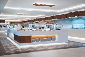 4 restaurants, breakfast, lunch, dinner served; international cuisine