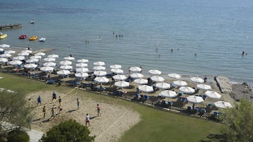 Playa privada, camastros, sombrillas y toallas de playa