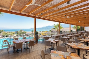 4 restaurants, breakfast, lunch, dinner served; international cuisine