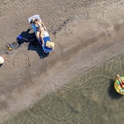 Private beach, sun-loungers, beach umbrellas, beach towels