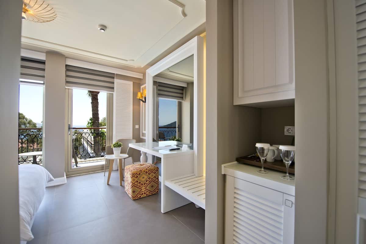 premium bedding, down duvets, select comfort beds, minibar