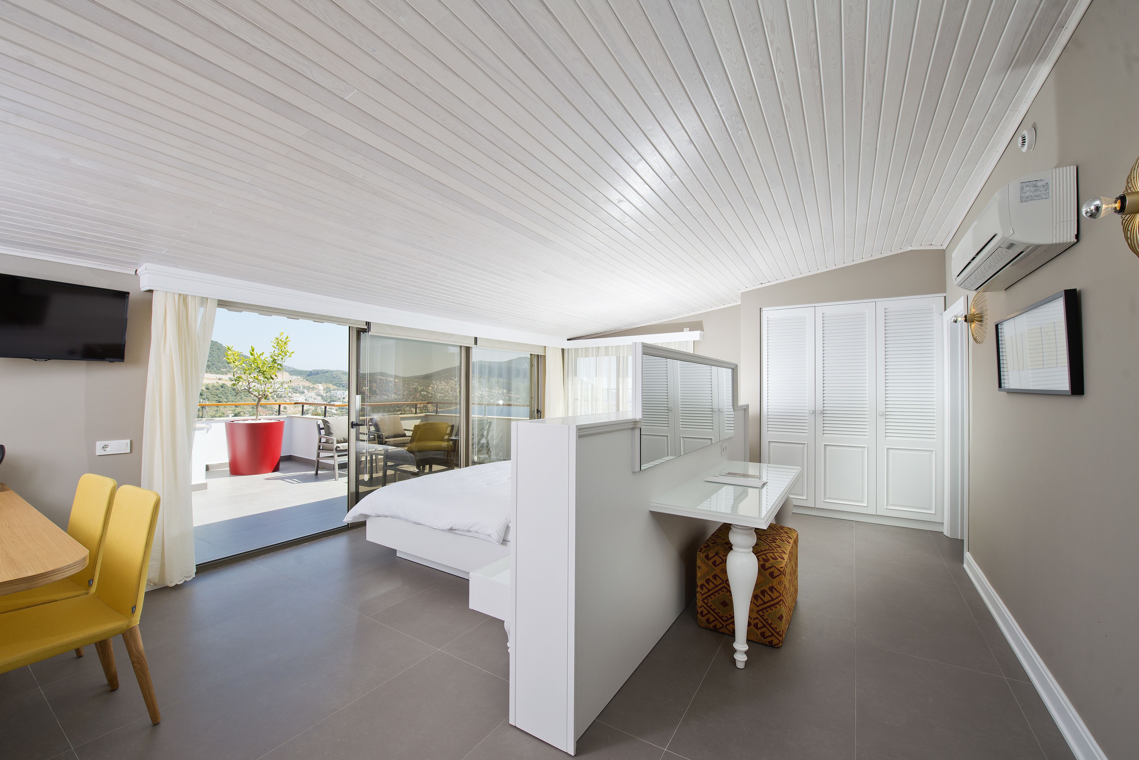 penthouse suite with sea and pool view | premium bedding, down duvets, select comfort beds, minibar