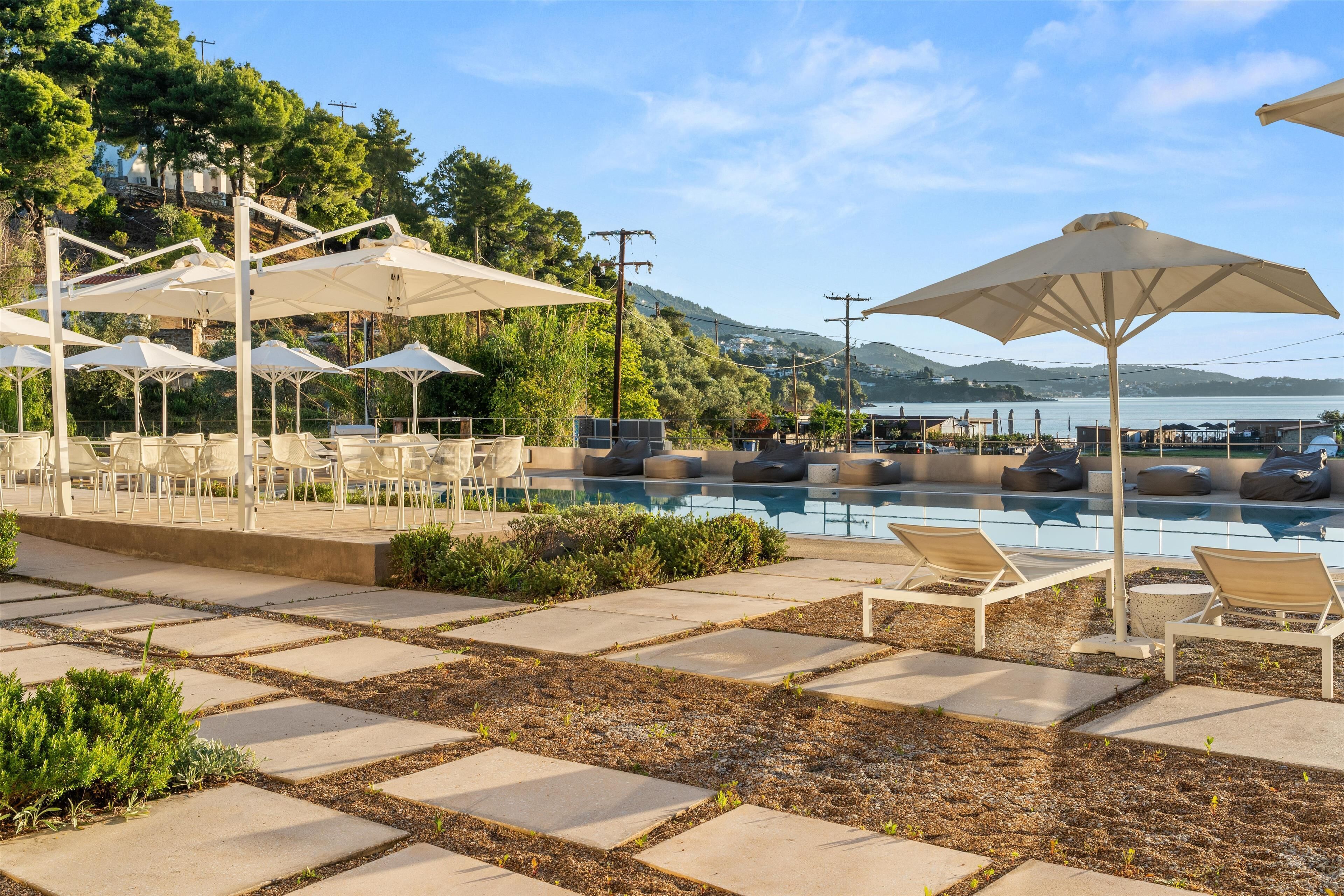 Chambre Standard, terrasse, vue piscine | Vue de la chambre