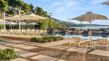 Chambre Standard, terrasse, vue piscine | Vue de la chambre