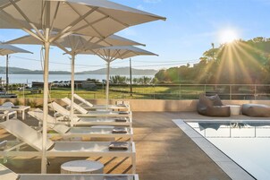 Outdoor pool, pool umbrellas, sun loungers