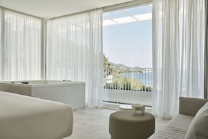Ropa de cama de alta calidad y minibar 