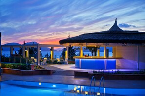 2 bar/lounge, bar tepi kolam renang dan bar pantai