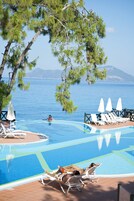 2 outdoor pools, an infinity pool, pool umbrellas, pool loungers