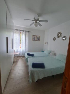 Iron/ironing board, wheelchair access