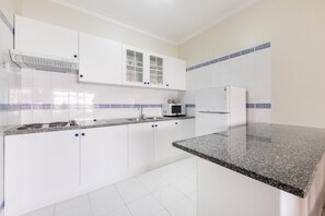 Blendingsgardiner, barnesenger (inkludert) og reiseseng for barn