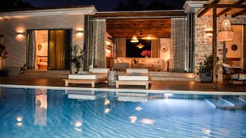 Family Villa, 2 Bedrooms, Non Smoking, Poolside | 1 bedroom, Egyptian cotton sheets, pillowtop beds, in-room safe