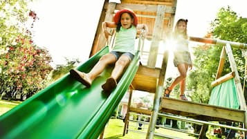 Tempat bermain anak - outdoor