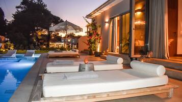 Familie villa, 2 slaapkamers, niet-roken, aan het zwembad | Lakens van Egyptisch katoen, pillowtop-bedden, een kluis op de kamer