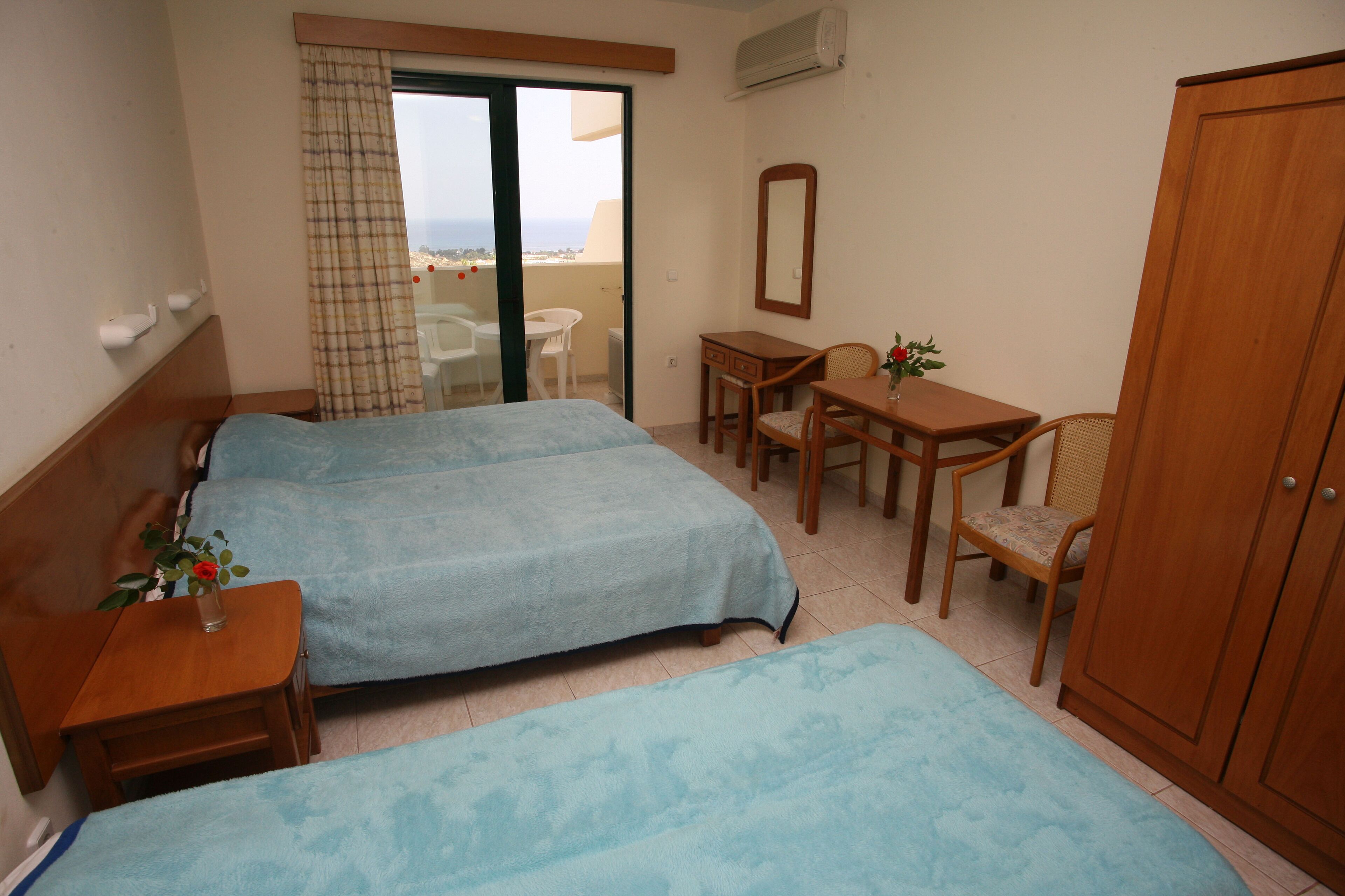 Premium bedding, in-room safe, blackout drapes, iron/ironing board