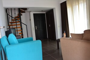 Deluxe Duplex, 1 Bedroom, Sea View | Living area