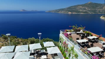 Suguhan pemandangan laut, buka setiap hari