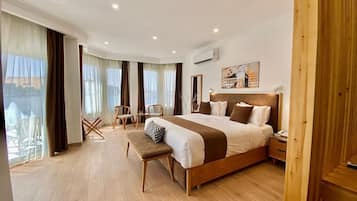 Romantic Suite, 1 Bedroom, Non Smoking, River View | 1 bedroom, in-room safe, desk, blackout drapes