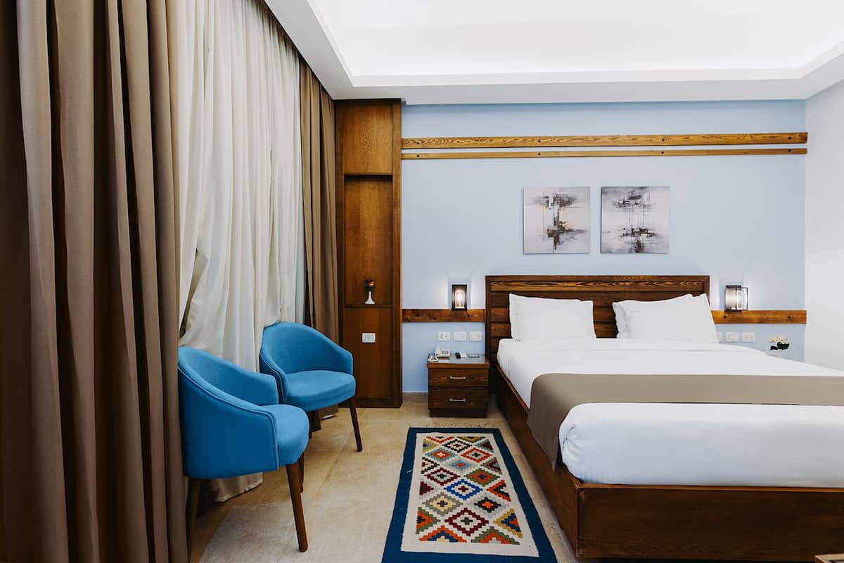 Obelisk Nile Shoreroom