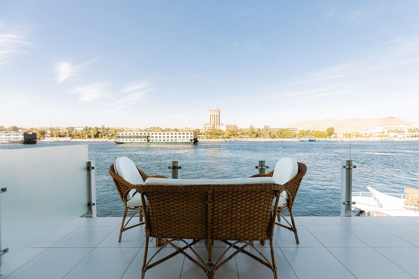 Romantische Suite, 1 Schlafzimmer, Nichtraucher, Flussblick | Terrasse/Patio