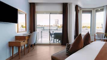 Romantische Suite, 1 Schlafzimmer, Nichtraucher, Flussblick | Zimmersafe, Schreibtisch, VerdunkelungsvorhÀnge, BettwÀsche