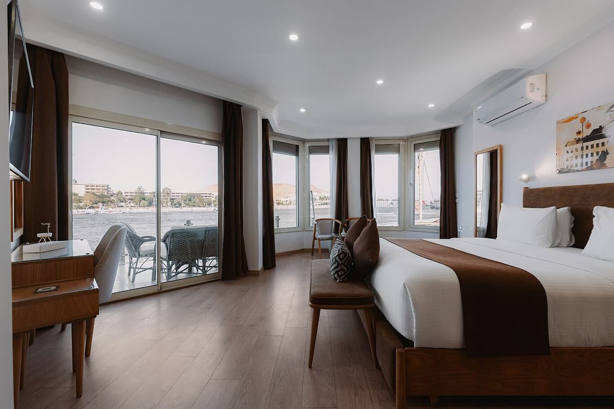 Romantic Suite, 1 Bedroom, Non Smoking, River View