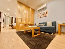 Romantic Suite, 1 Bedroom, Non Smoking, River View | Living area