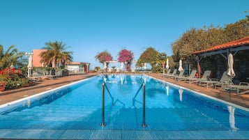 Outdoor pool, pool umbrellas, sun loungers