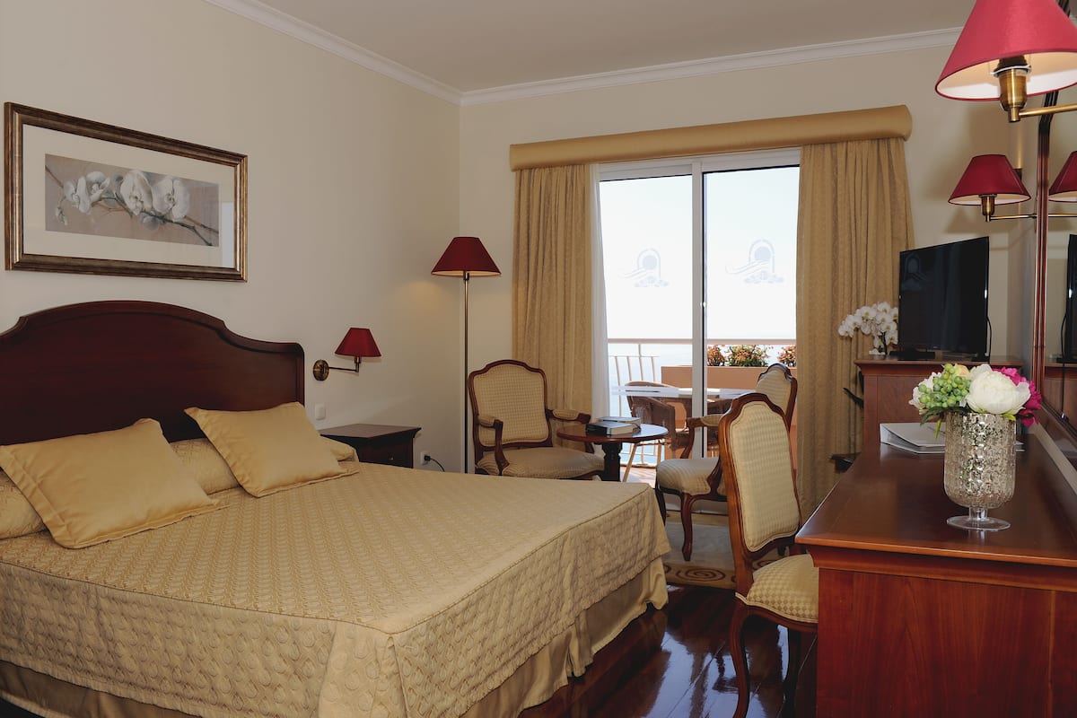 Double Room, Balcony, Sea View | Minibar, desk, blackout curtains, soundproofing