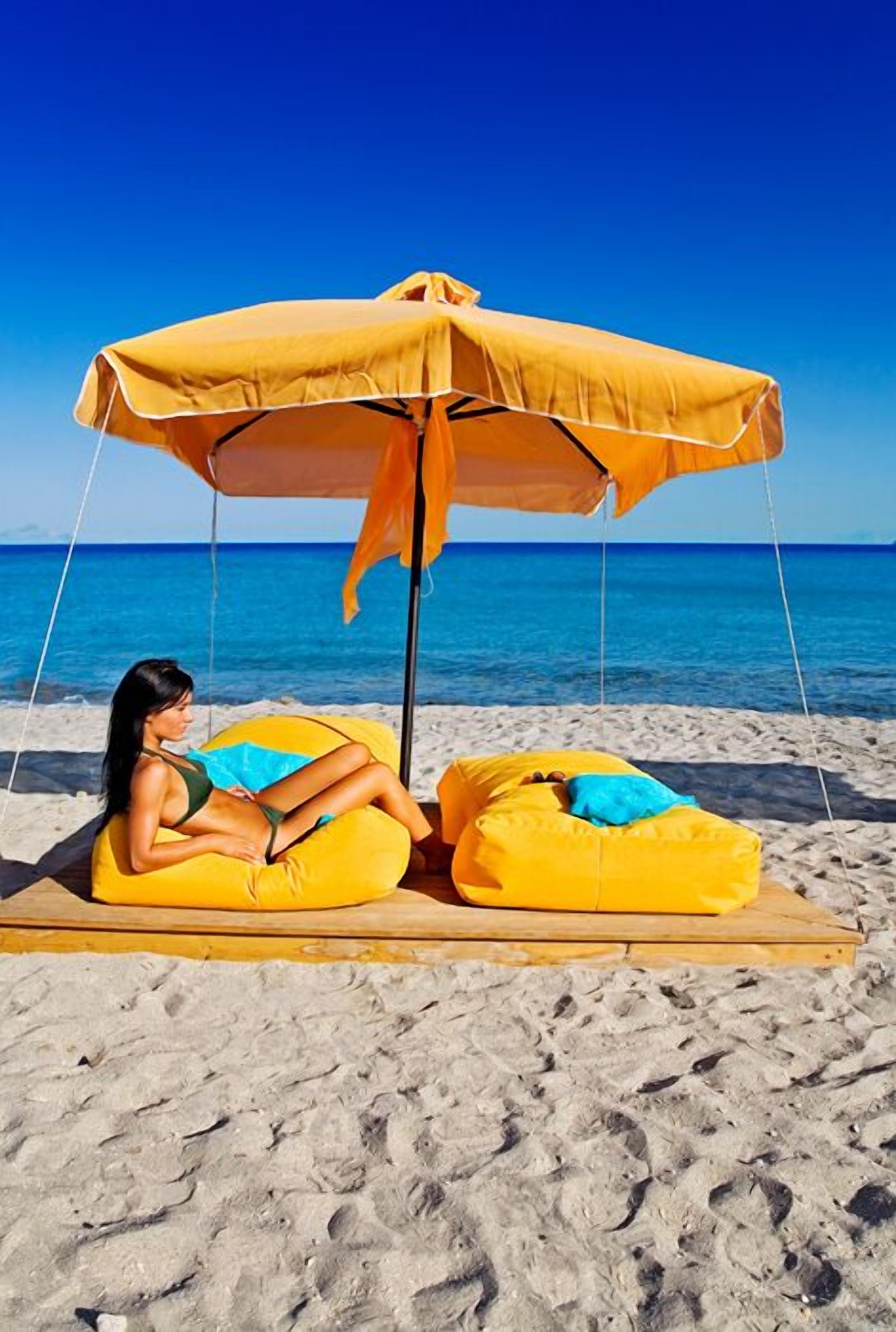 Ubicación a pie de playa, tumbonas, sombrillas y toallas de playa