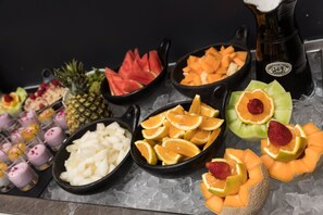 Desayuno buffet diario (AUD 32 por persona)