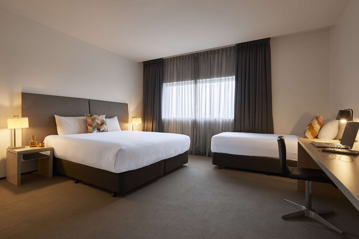 triple room | 1 bedroom, premium bedding, pillow-top beds, minibar