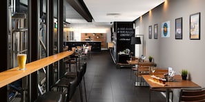 2 bar/lounge