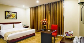 Executive Room | In-room safe, desk, blackout drapes, iron/ironing board - Clarks Inn Nehru Place (New Delhi)
