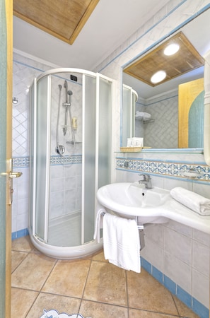 Double or Twin Room, Sea View | Bathroom