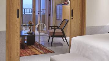 Khandala Suite | Egyptian cotton sheets, premium bedding, minibar, in-room safe