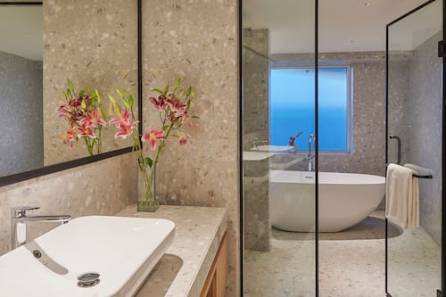 Dusche, kostenlose Toilettenartikel, Haartrockner, Handtücher
