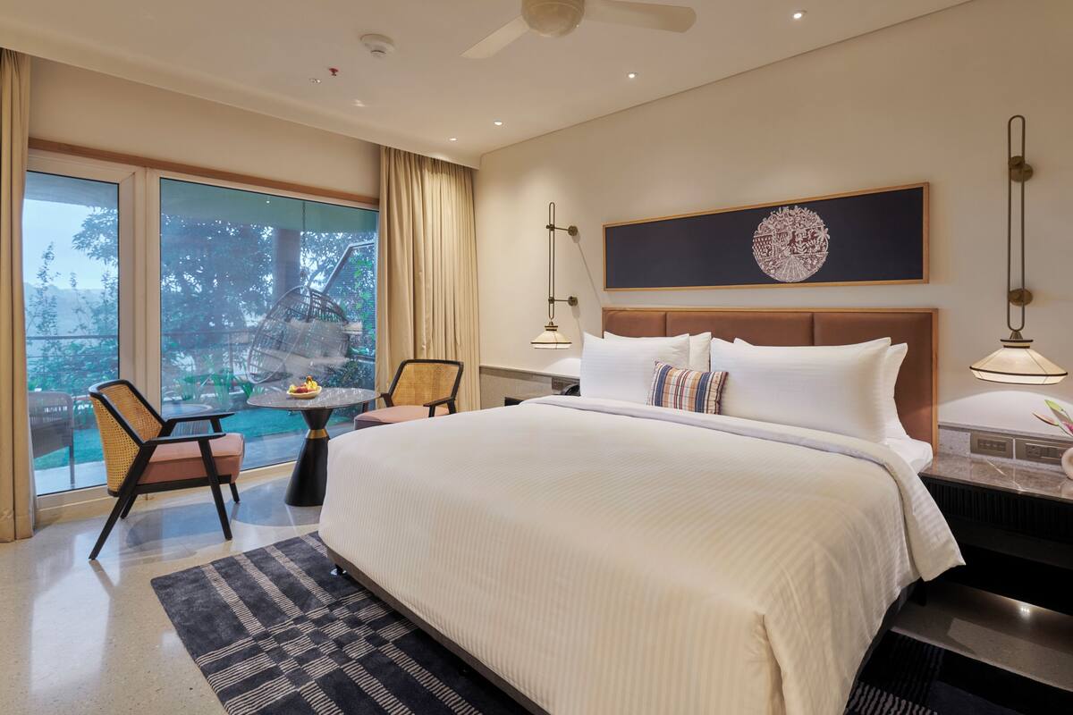 Valley Room with Sit-out | 迷你吧、客房內保險箱、書桌、遮光布/窗簾