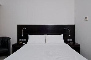 高級寢具、Tempur-Pedic 床墊、迷你吧、客房內保險箱
