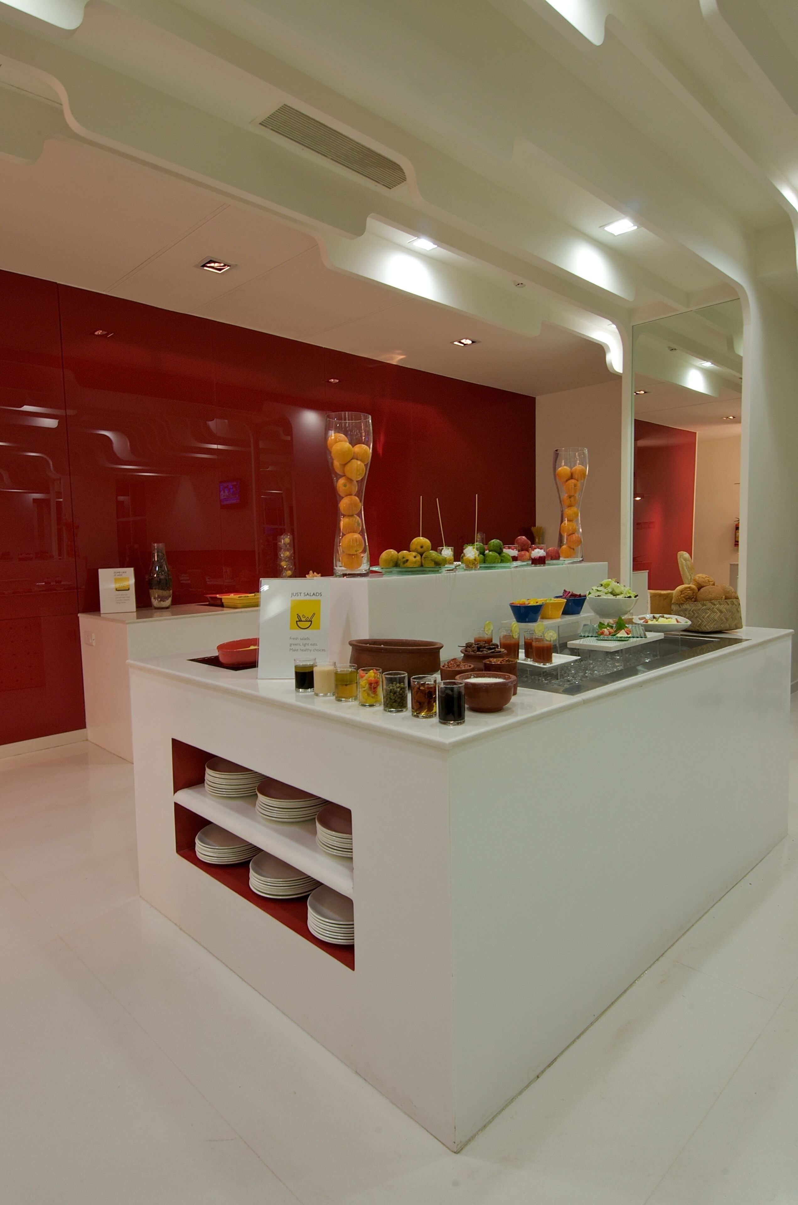 تقديم الإفطار والغداء والعشاء