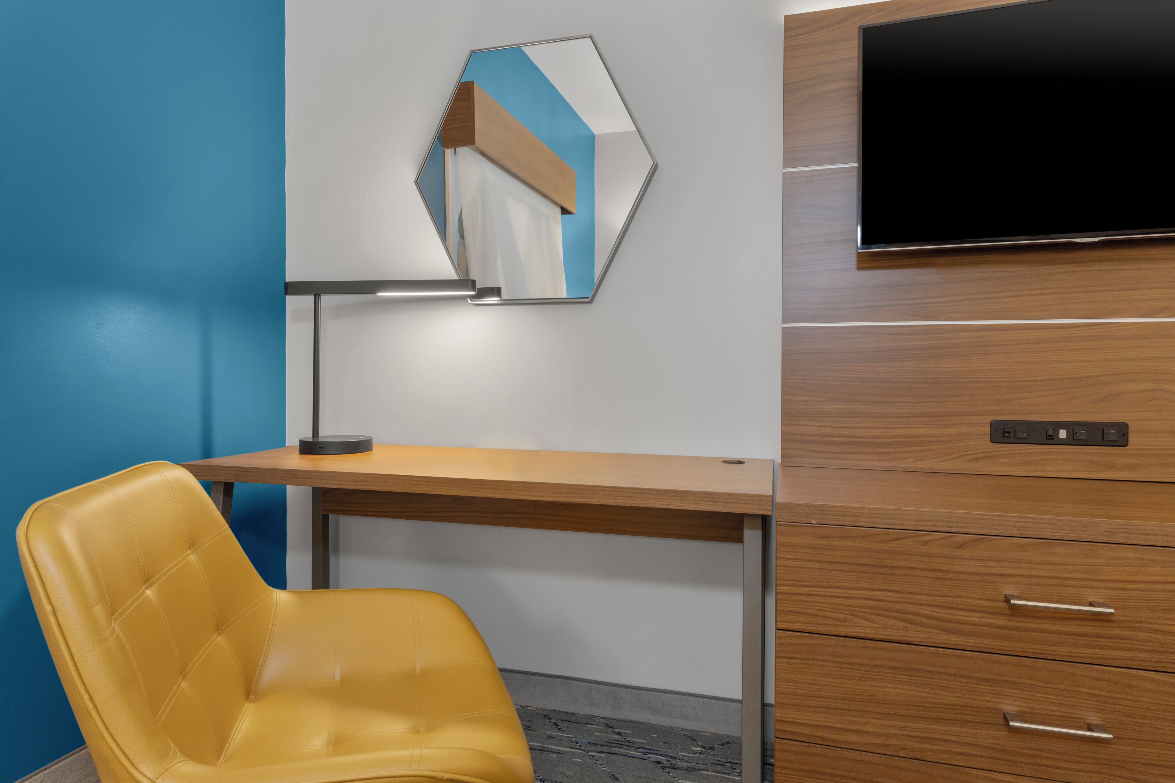 1 bedroom, pillow-top beds, in-room safe, desk