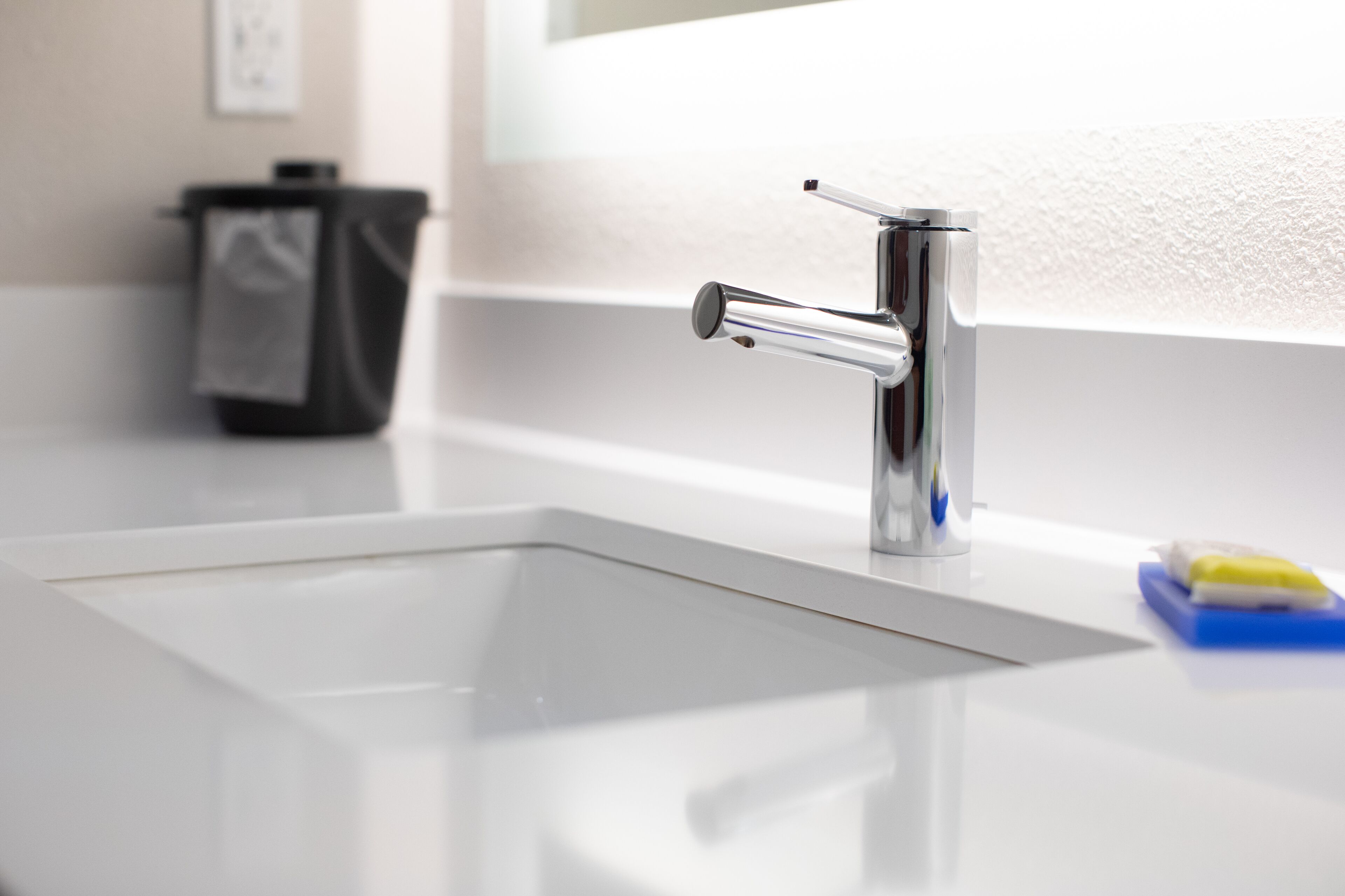 combined shower/bathtub, free toiletries, hair dryer, towels